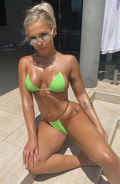 Tammy Hembrow Flaunts Body In Tiny Bikini On Instagram Photo