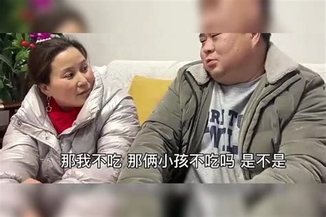 婚后让爸妈装喜糖，媳妇却心疼的拿辛苦费，得知原因让人不禁感动