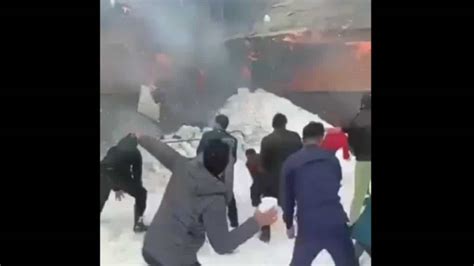 Jammu And Kashmir Fire Breaks Out At Hotel Locals Throw Snowballs To