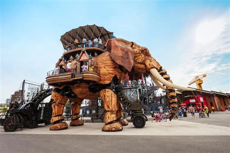 Premium Photo | Elephant machines isle of nantes