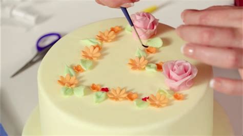 Grundkurs Torten Dekorieren Mit Fondant Anleitung Intro Youtube