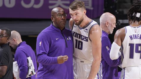 Kings coach Mike Brown named NBCA Coach of the Year | NBA.com