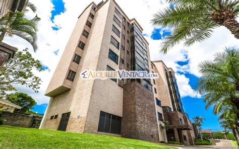 Apartamento de 4 habit servicio con vista en Laureles Escazú