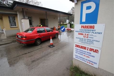 Pacjenci Szpitala W Czerwonej G Rze Narzekaj Na Op Aty Parkingowe