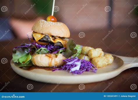 Cheeseburger Platter Stock Image Image Of Dining Plate 135341491