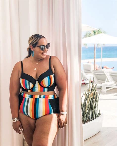 10 Hot Sexy Rochelle Johnson Bikini Pics