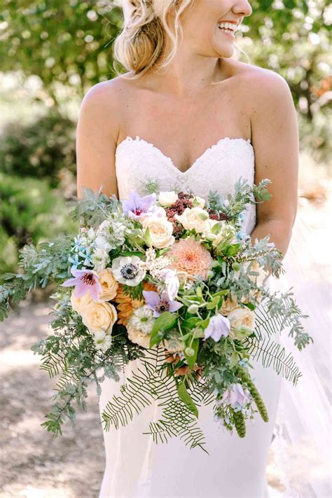 31 Summer Wedding Bouquets That Embrace The Season