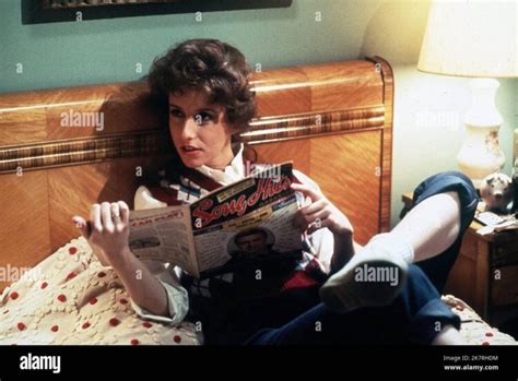 9 Hot Sexy Laraine Newman Bikini Pics