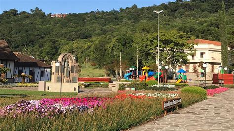 A Praça Theodor Amstad revitalizada