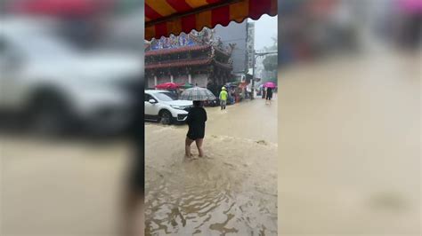 豪雨「轟炸」雙北！ 三峽老街水淹及腿 道路變河流生活 壹新聞