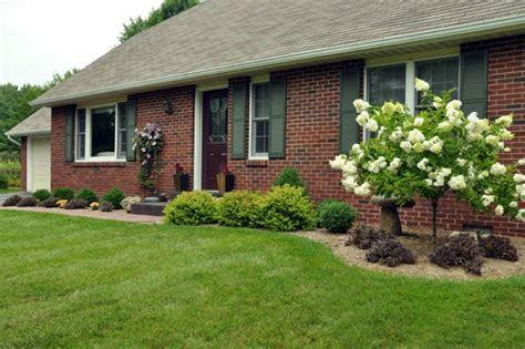 Curb Appeal 20 Modest Yet Gorgeous Front Yards