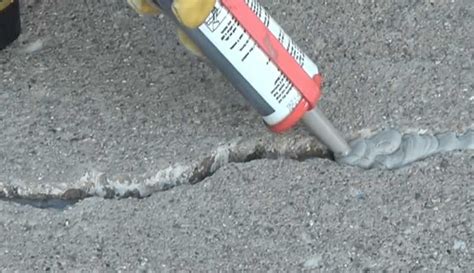 Top 5 Best Caulk for Concrete Cracks – Reviewed By an Expert