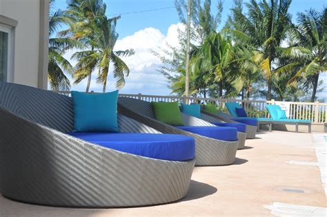 Courtyard By Marriott Nassau Downtown Junkanoo Beach Restaurant Pictures And Reviews Tripadvisor