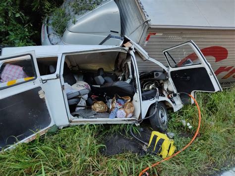 Grave Acidente Deixa Tr S Pessoas Feridas Em Carlos Barbosa Tr Nsito