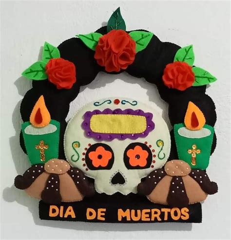 Pin De Betzy En Figuras De Fieltro Cosas De Halloween Guirnaldas