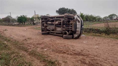 Murió adolescente tras el vuelco de una camioneta al salir de una