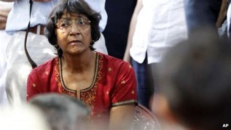 Un S Navi Pillay Visits Sri Lanka Former War Zone Bbc News