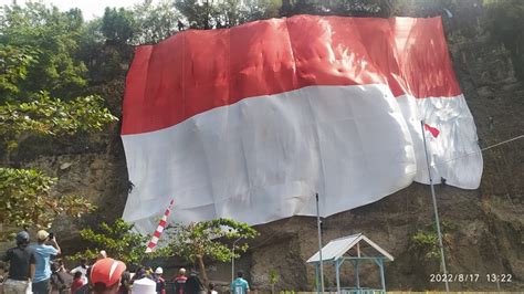 Hut Ke 77 Indonesia Bendera Merah Putih Raksasa Berkibar Di Tebing