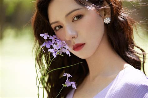 China Entertainment News Zhang Yuxi Poses For Photo Shoot