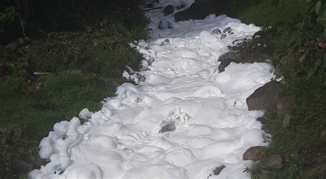 Vazamento Qu Mico Causa Espuma Em Rio Ap S Acidente Na Serra