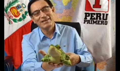 Mart N Vizcarra Present Como Mascota De Su Partido A Un Lagarto Es