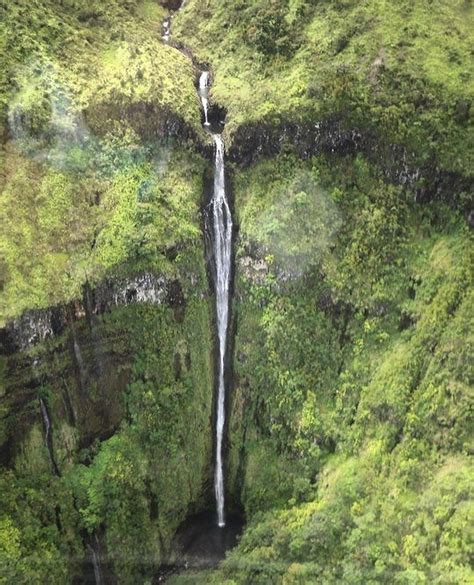 15 Amazing Waterfalls In Hawaii The Crazy Tourist Waterfall Miss Hawaii Maui