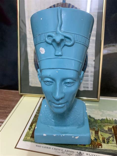 Bust of Nefertiti at the Neues Museum, nefertiti statue, famous art ...