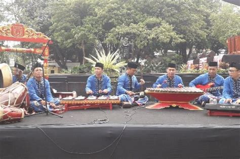 20 Alat Musik Betawi Kegunaan Dan Cara Memainkannya