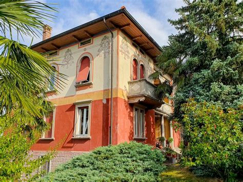 Magnifica Villa Con Piscina In Vendita A Coldrerio Agenzia Immobiliare Lugano Houseandtrade