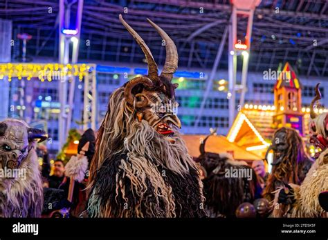 Bestien Und Hexen Am Flughafen A M Nchen Der Perchtenlauf Von Den