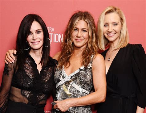 Jennifer Aniston has rare red carpet reunion with Friends co-stars ...