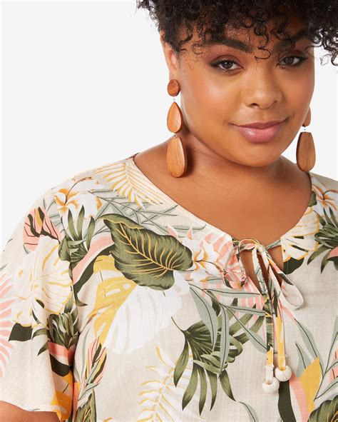 Riachuelo Blusa Plus Size Feminina Decote V Amarra O Folhagem Bege