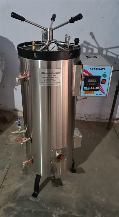 Vertical Triple Wall Radial Lock Autoclave Semi Automatic And Manual