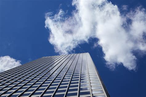 Fotos gratis cielo azul tiempo de día nube rascacielos