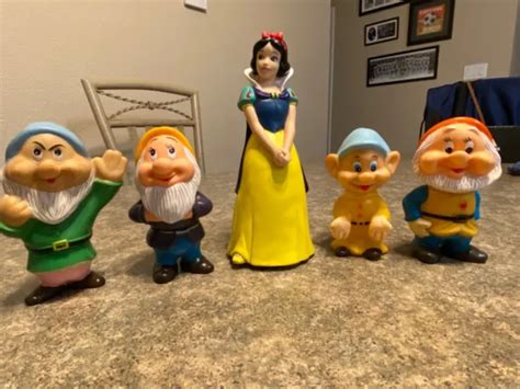 VINTAGE DISNEY SNOW White And The Seven Dwarfs Squeak Toys Lot Of 5 19