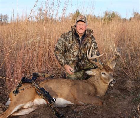 5 Day Whitetail Deer Hunt For One Hunter In Kansas Includes Trophy