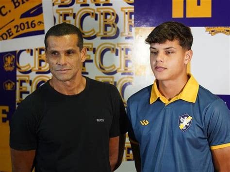 Retrô anuncia filho de Rivaldo e atacante ex Santa Cruz lateral Toty