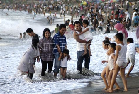 WISATA PANTAI | ANTARA Foto