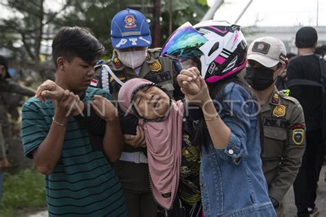 PENERTIBAN BANGUNAN LIAR DI KAWASAN JAKABARING ANTARA Foto