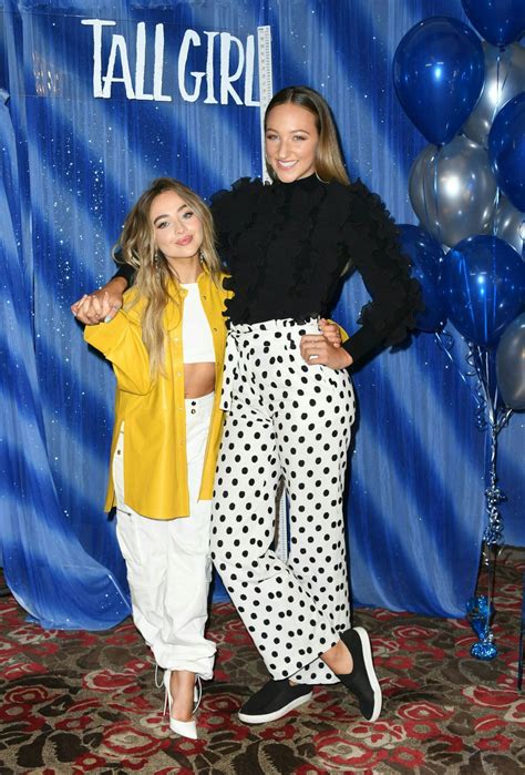 sabrina carpenter height 3