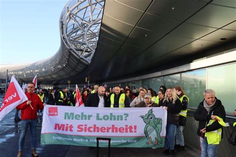 Düsseldorf Streik am Flughafen rund 100 Flüge annulliert Ddorf