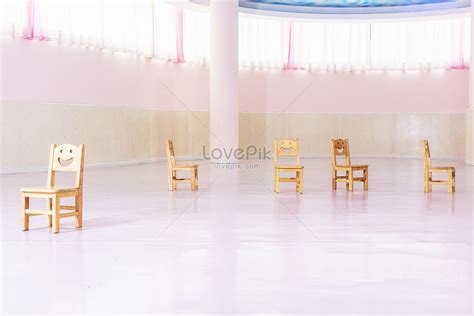 Tables And Chairs In The Classroom Picture And HD Photos | Free Download On Lovepik