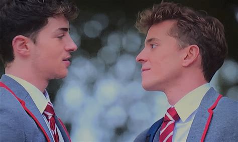 El actor brasileño de Élite revela detalles de la escena de sexo gay en la serie lgcba