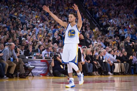 Steph Curry Breaks 3 Point Record