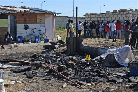 Foggia Incendio Nel Ghetto Di Borgo Mezzanone Migrante Muore