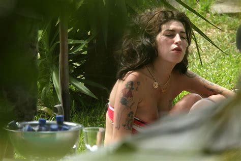 Amy Winehouse Exposing Her Sexy Bikini Body And Huge Nipples Porn Pictures Xxx Photos Sex