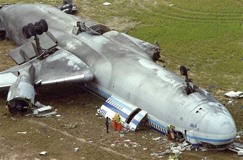 Crash of a McDonnell Douglas MD-11 in Hong Kong: 3 killed | Bureau of ...