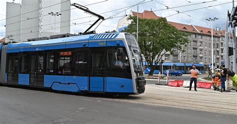 Pesa wreszcie rusza po pasażerów Pierwszy regularny kurs nowego tramw