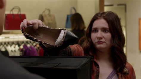 Valentino Pumps Held By Emma Kenney As Debbie Gallagher In Shameless