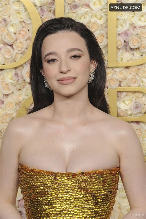 Mikey Madison Sexy Flaunts Her Hot Cleavage And Figure At The Nd Golden Globe Awards In